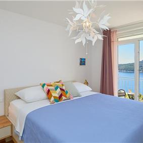 3 Bedroom Apartment with 2 Balconies near Dubrovnik Old Town, Sleeps 5-6